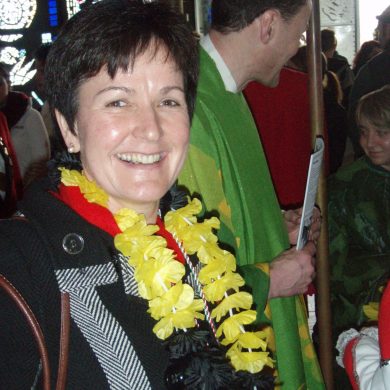 Marget Mergen beim Narrengottesdienst mit Pfarrer Zimmer in der Autobahnkirche Baden-Baden