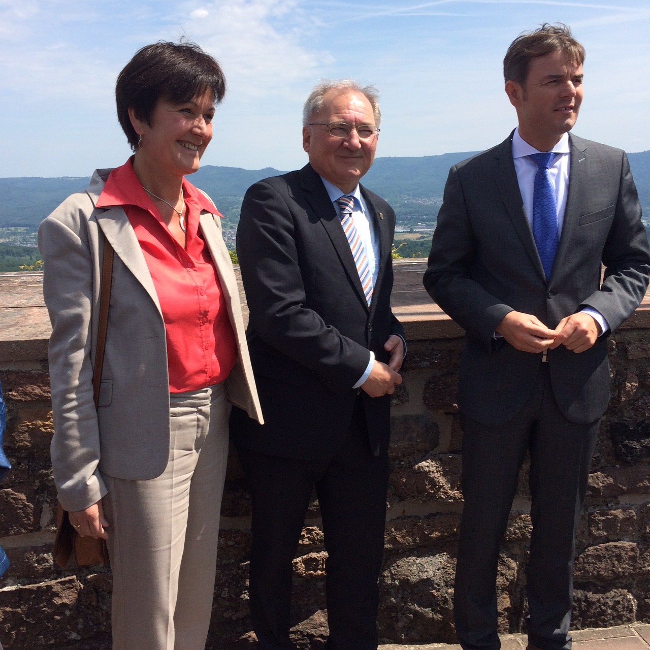 Staatssekretär Hofelich auf der Burg Ebersteinburg