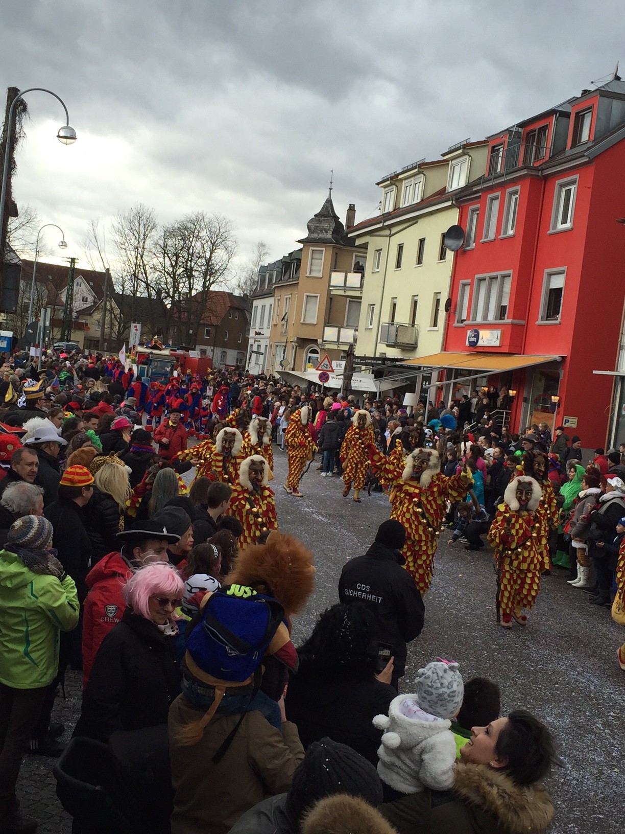 Faschingsumzug mit 80 Gruppen