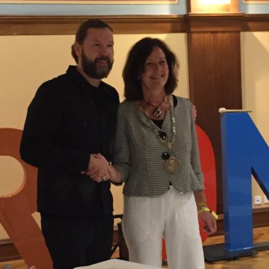 Margret Mergen mit Rea Garvey.